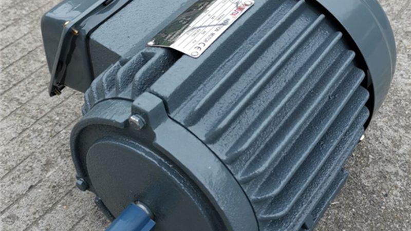 空调冷却水泵变频器选型：标准与关键考量